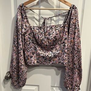 Dynamite Ruched Floral Bell Sleeve Floral Crop Top size M